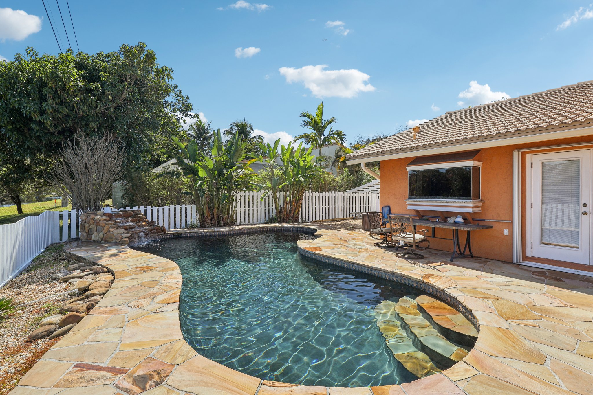 E Plantation Cir-S1302-046.jpg