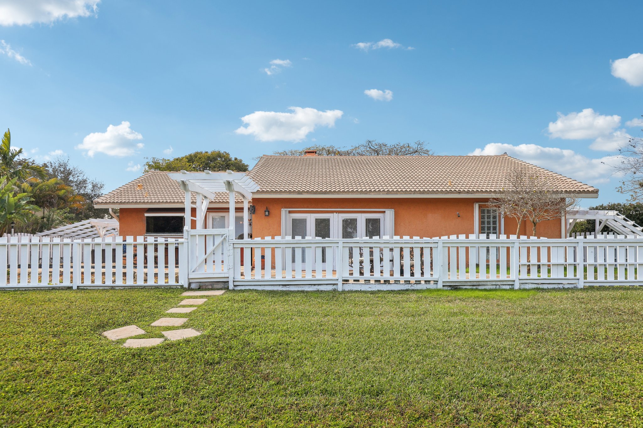 E Plantation Cir-S1302-051.jpg