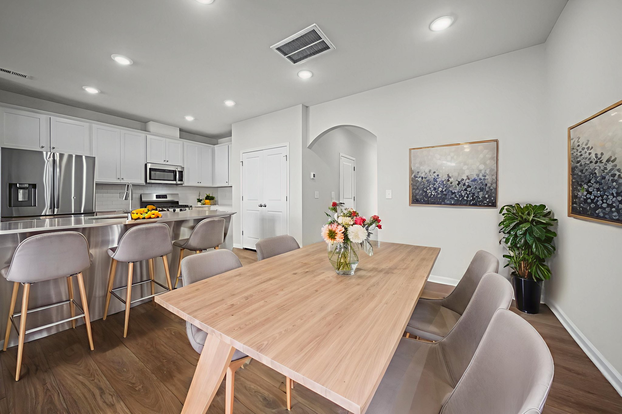 DCE05794_print virtually staged.jpeg