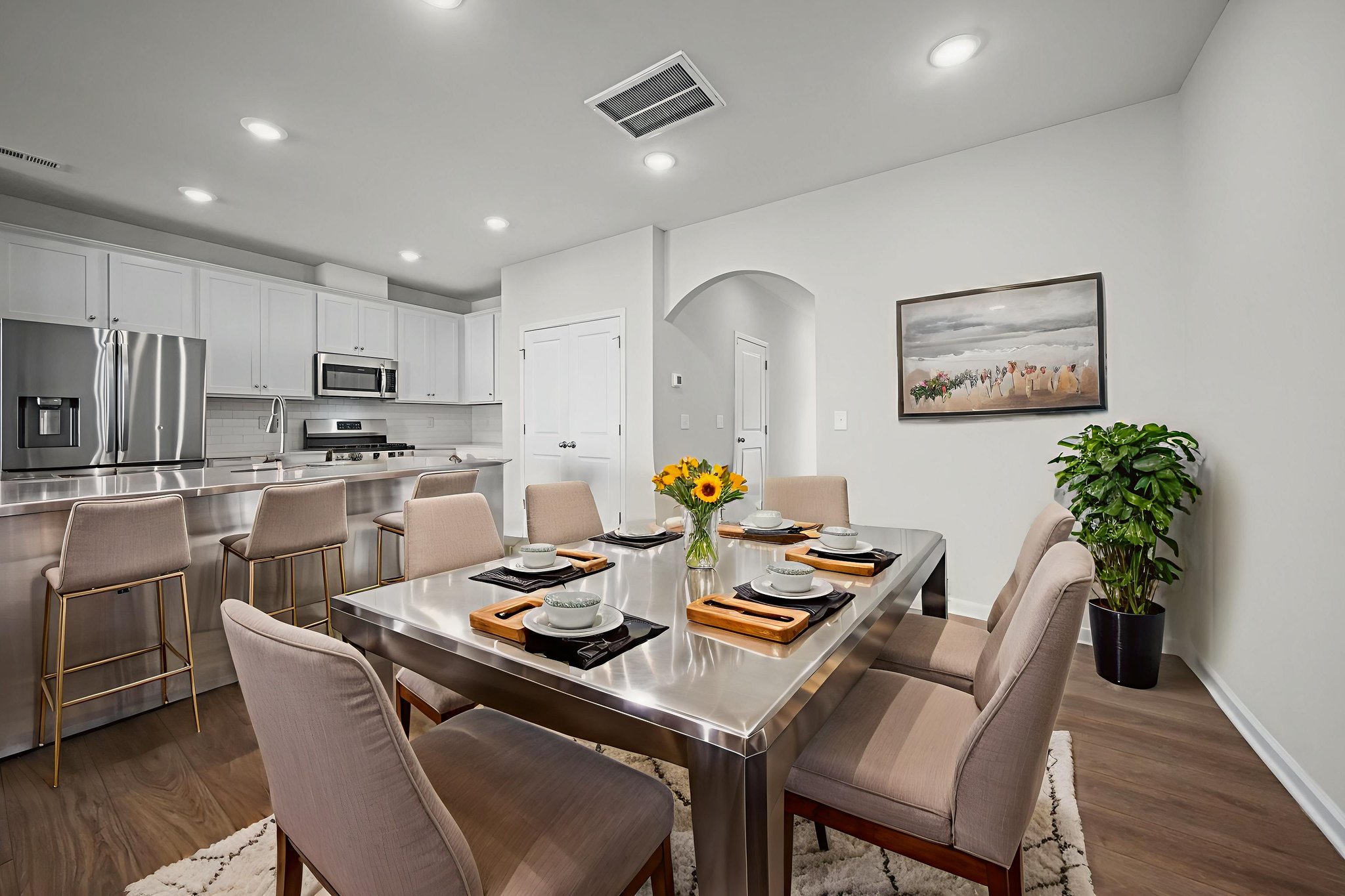 DCE05794_print virtually staged.jpeg