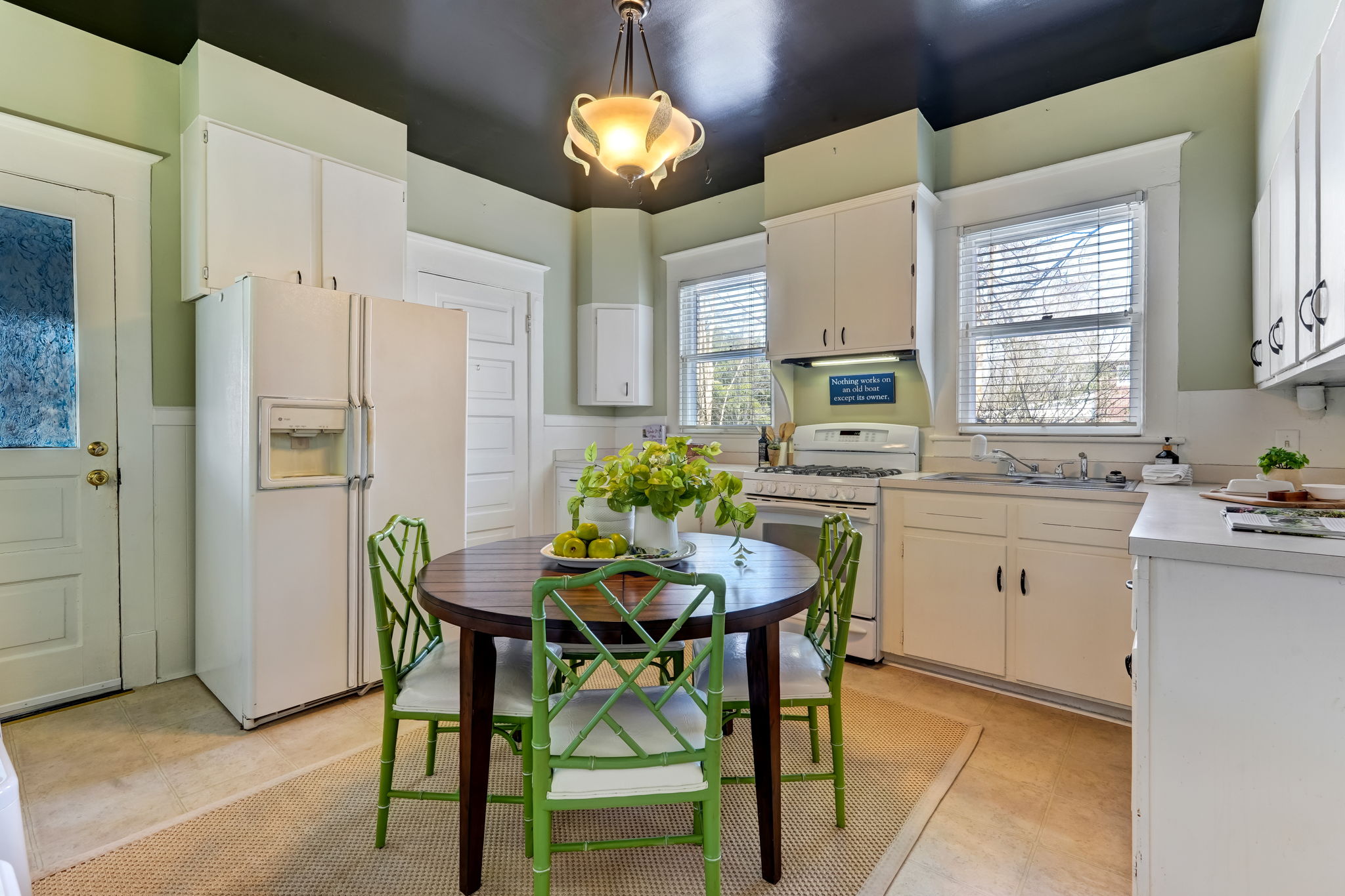 Kitchen/Breakfast Area