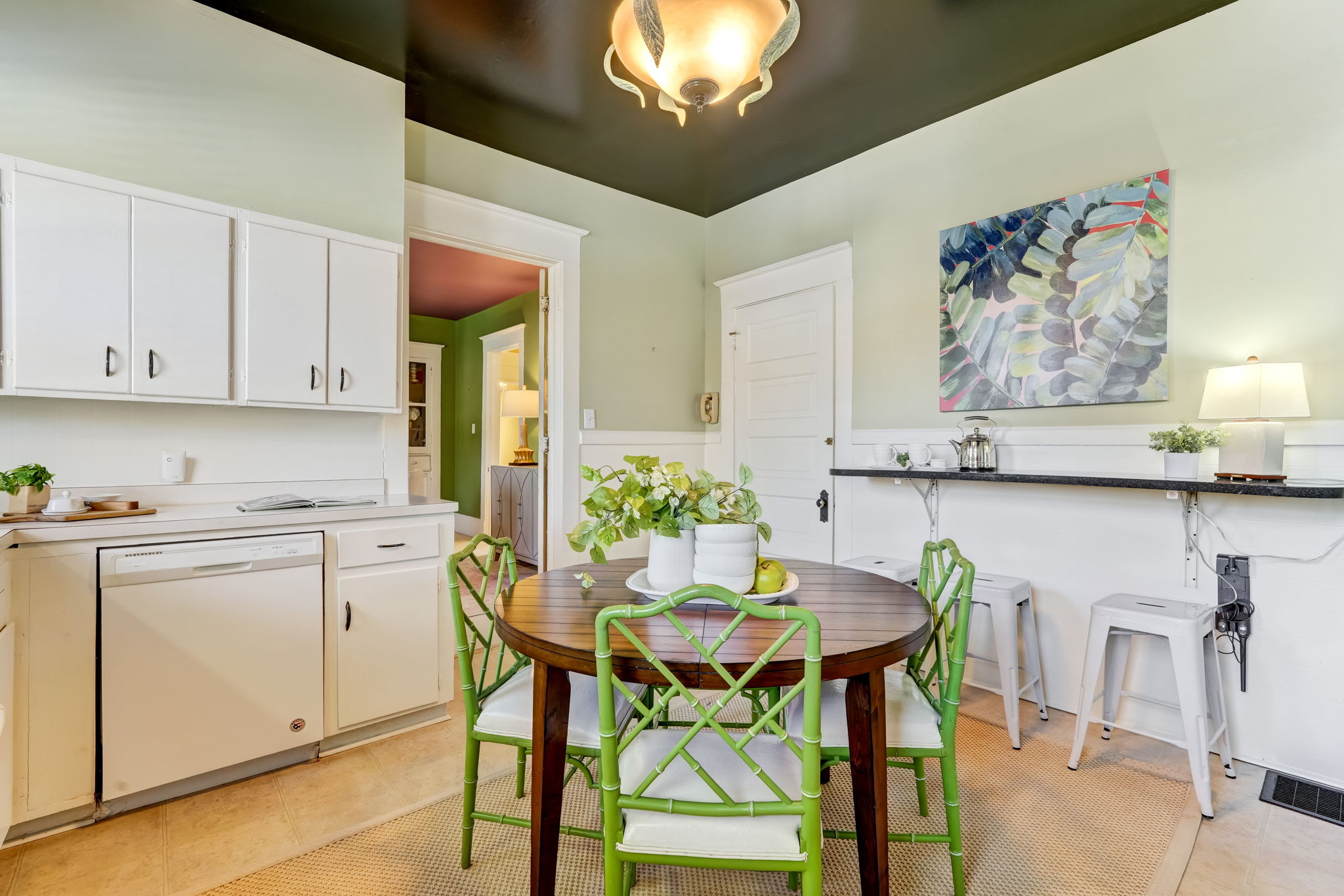 Kitchen/Breakfast Area