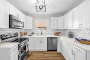 808 Pebble Dr-13