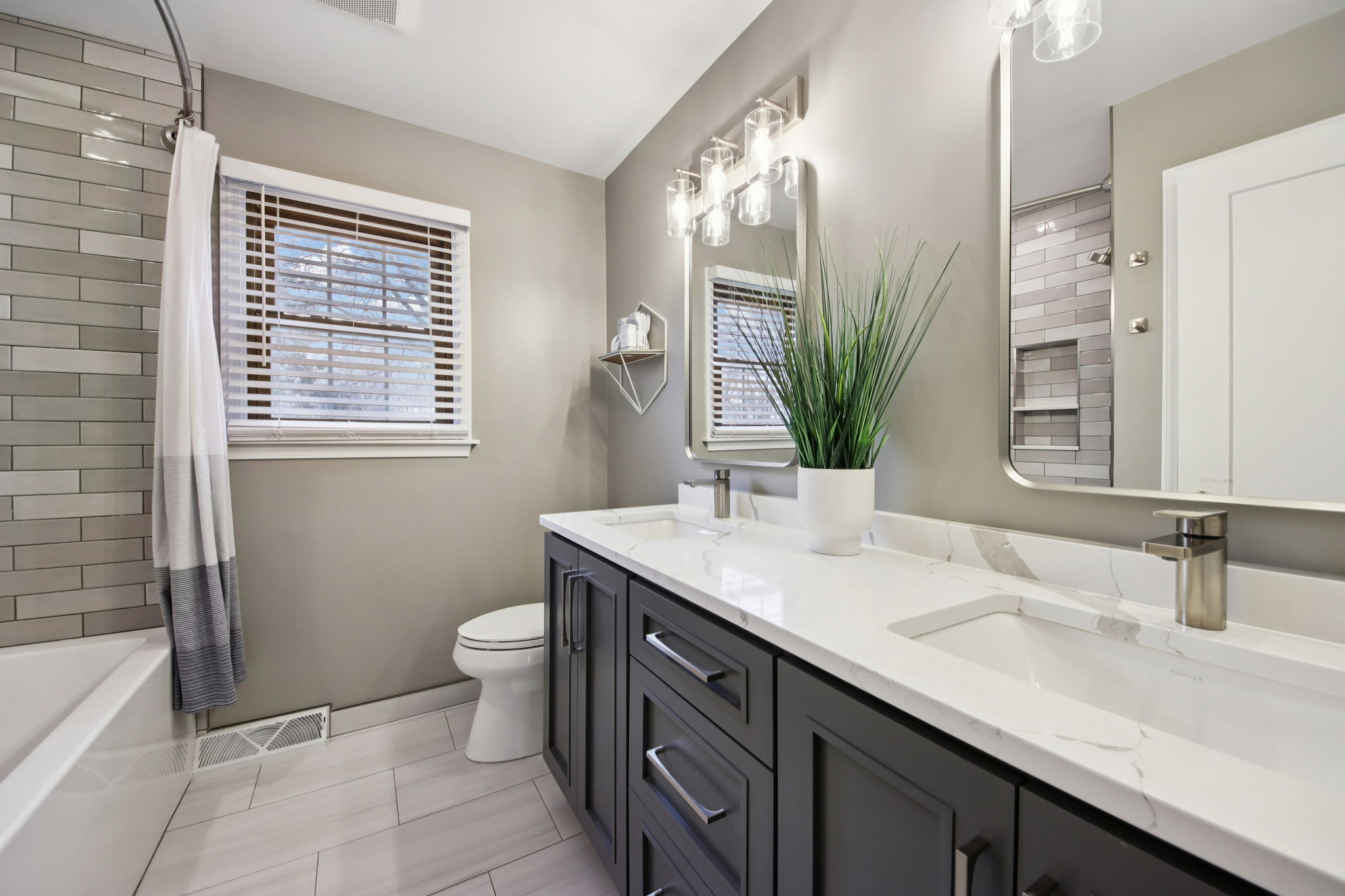 Shiloh Cir-L0903-038