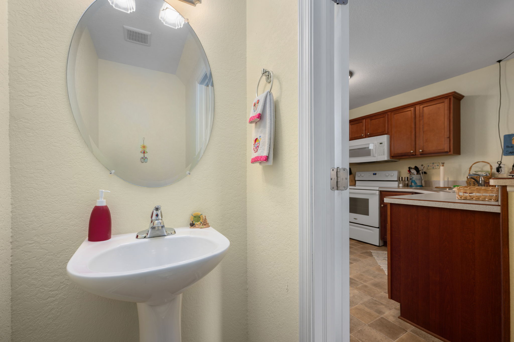 809-B-Ninth-Ave-ML-Half-Bath