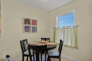 809-B-Ninth-Ave-ML-Dining