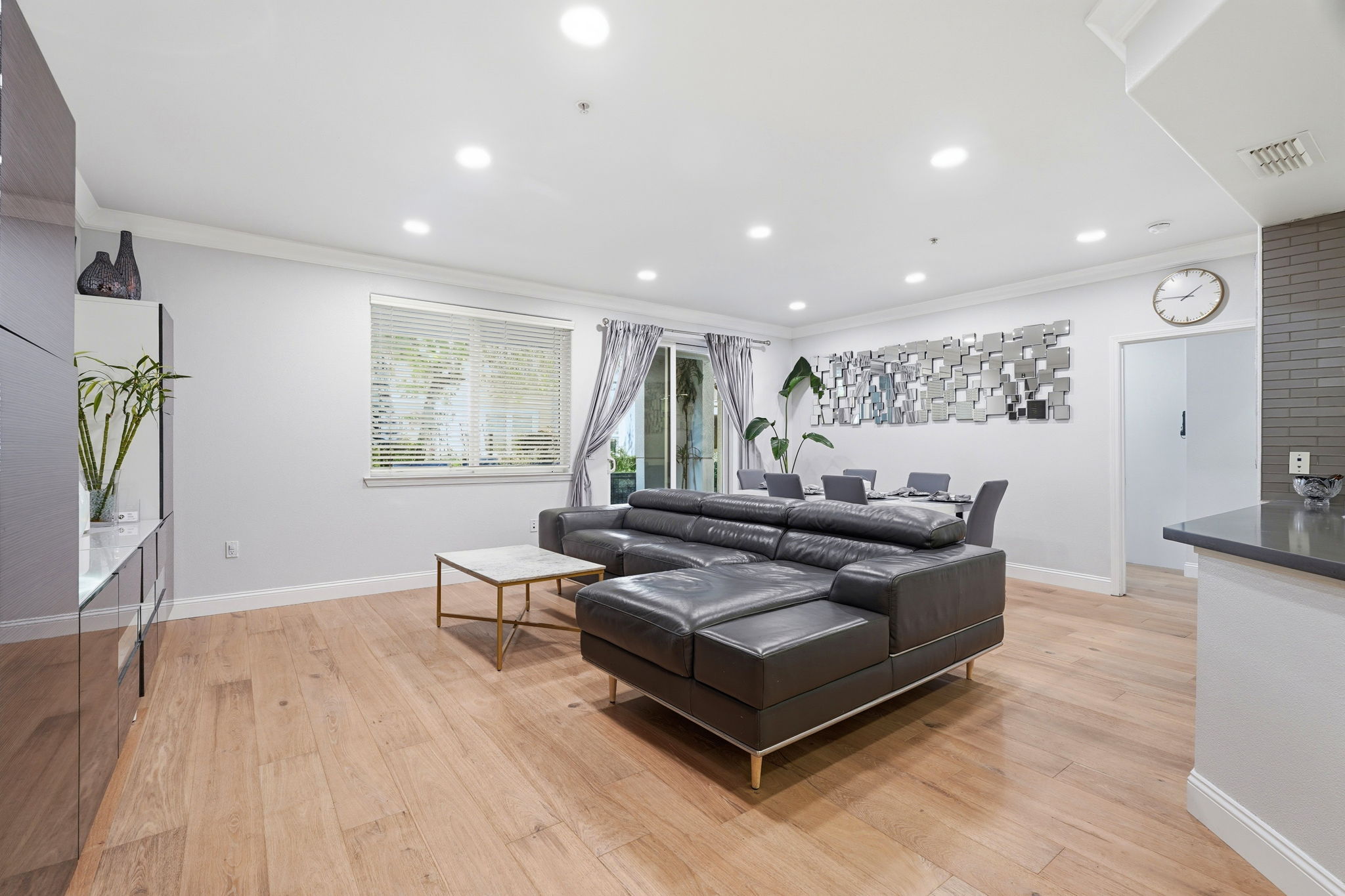 005_F8_809 Auzerais Ave 146
