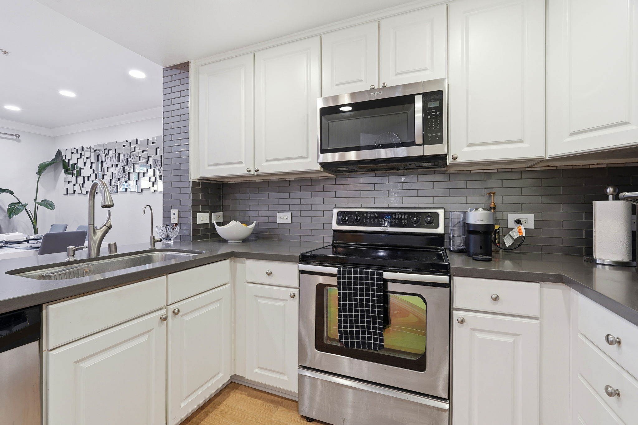 011_F8_809 Auzerais Ave 146