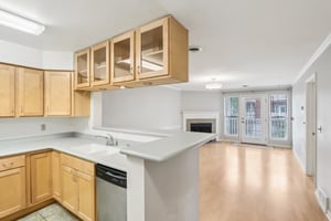 Harbor House Dr 4-0406-012.jpg