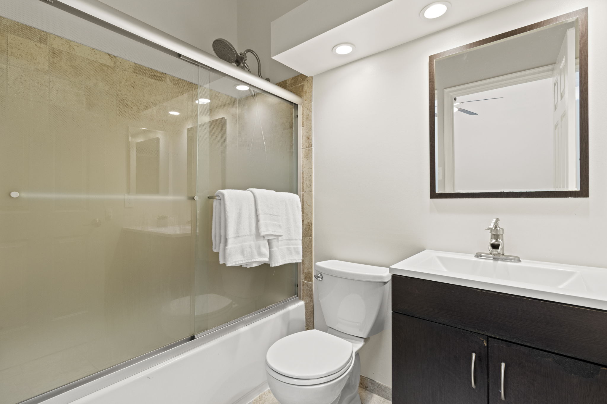 Bathroom 2 with vaulted ceilings