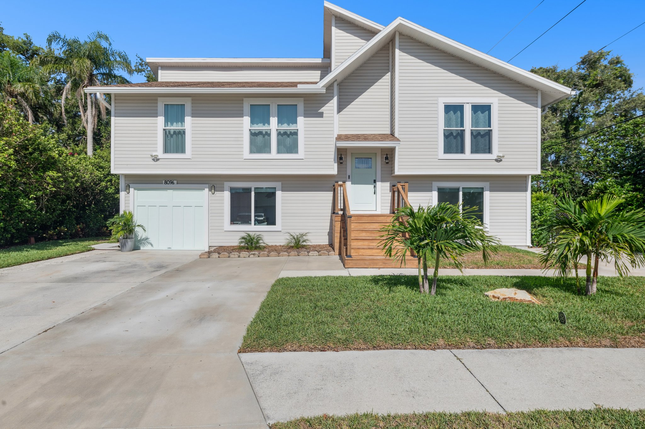 8096 Glenbrooke Ln - 001.jpg