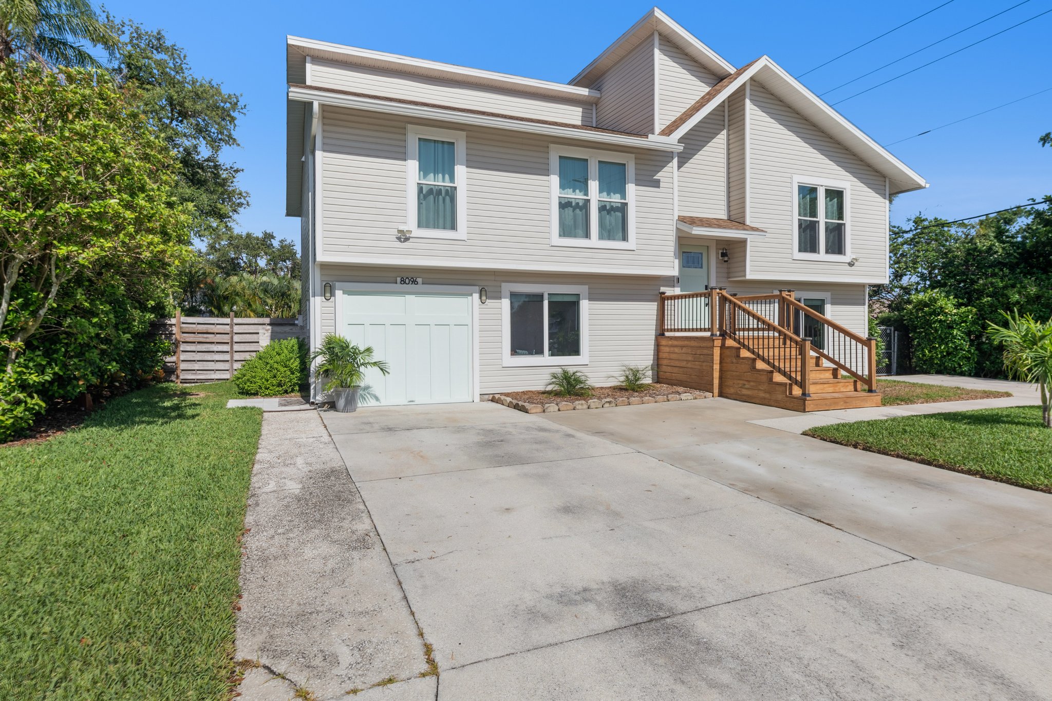 8096 Glenbrooke Ln - 002.jpg