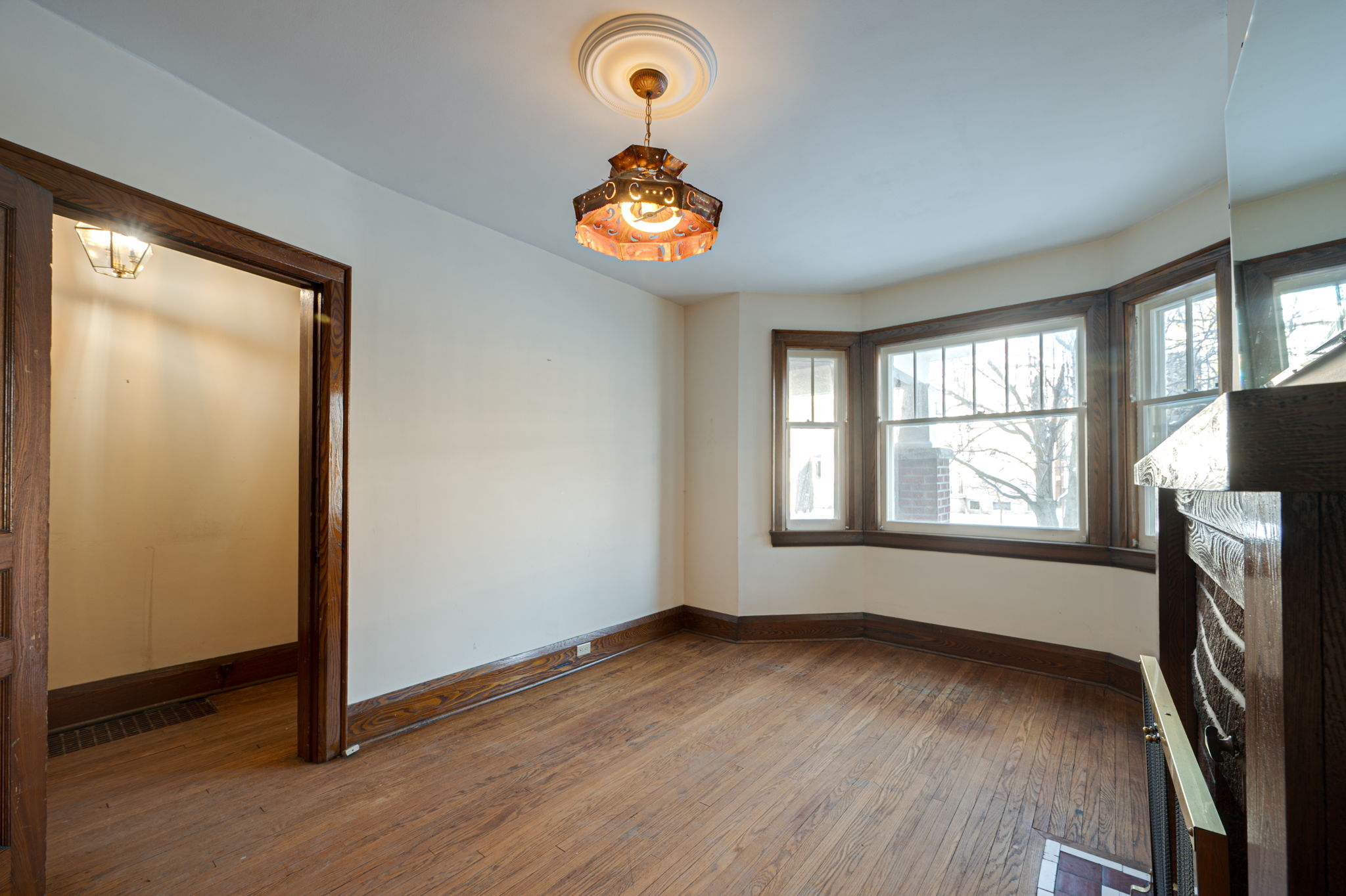 81 Benson Ave Toronto, ON M6G 2H7