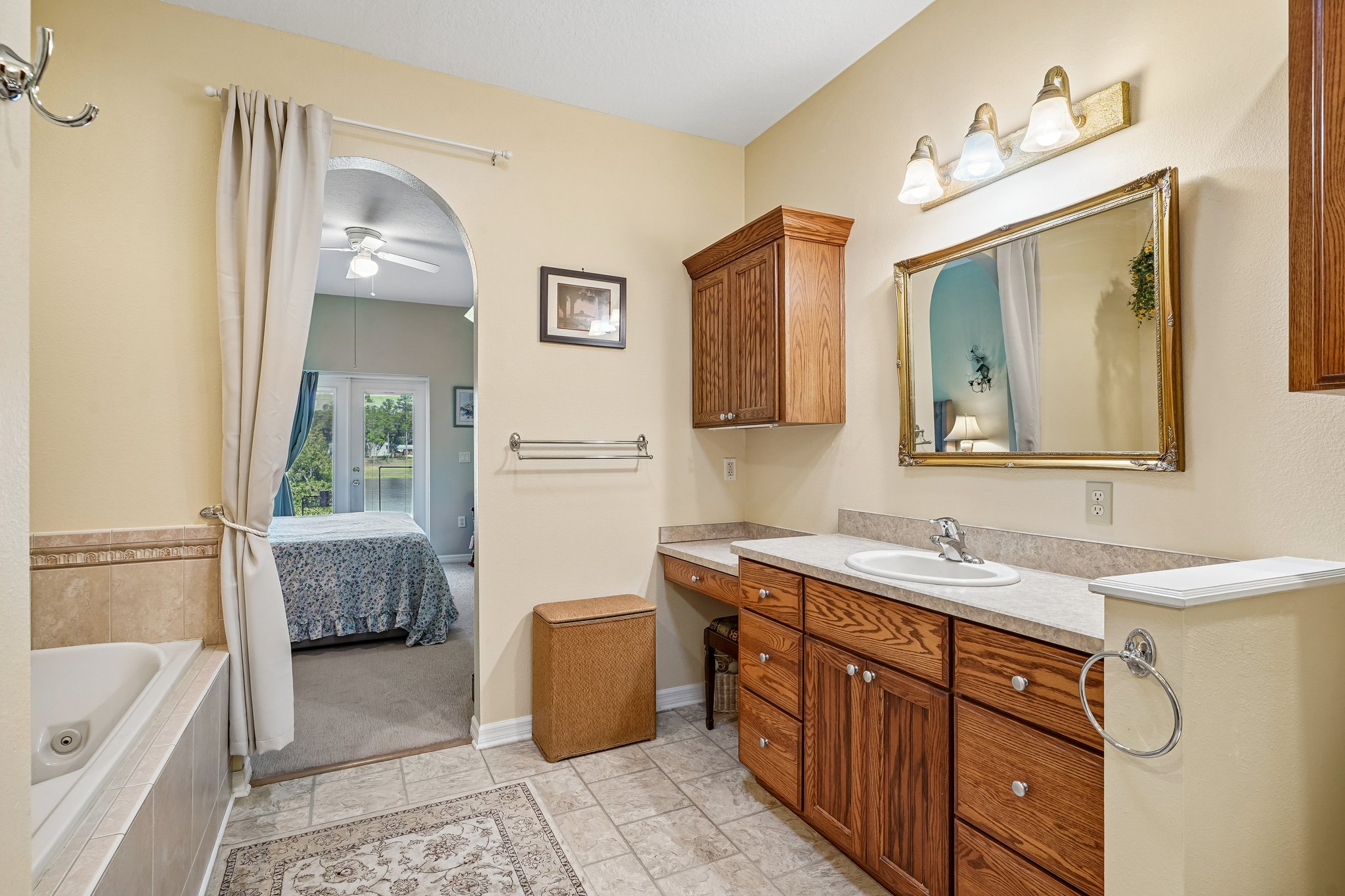 Fairway Cir-S0108-024.jpg
