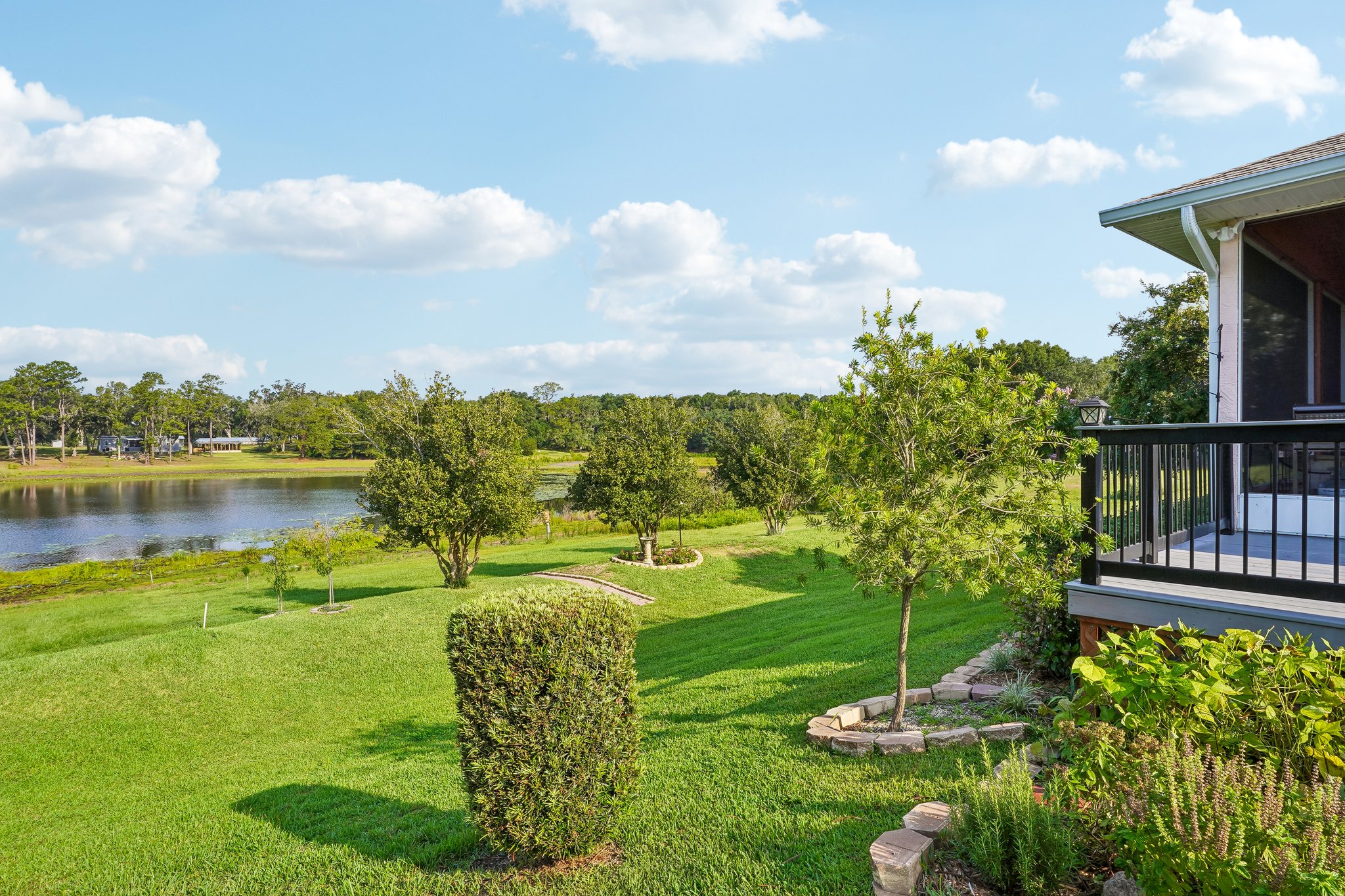 Fairway Cir-S0108-043.jpg