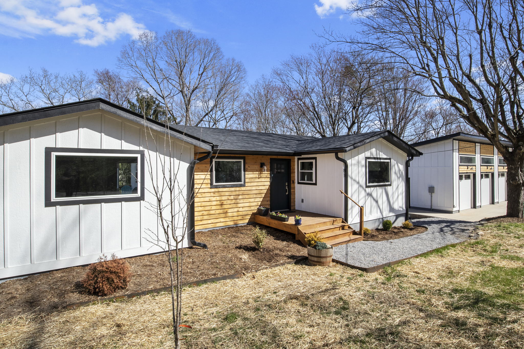 81 Stradley Mountain Rd, Asheville, NC 28806, USA Photo 3