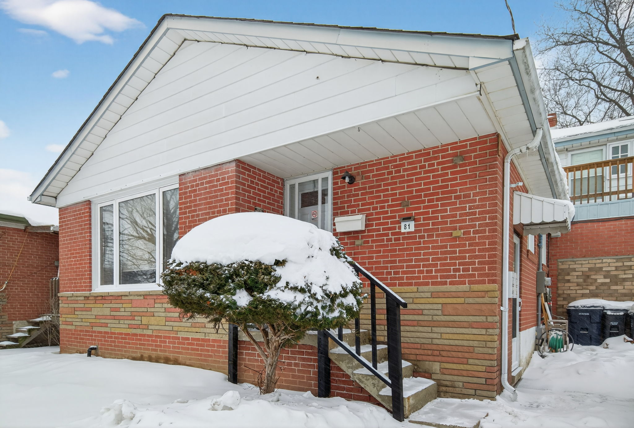81 Taysham Crescent Toronto, ON M9V 1X1