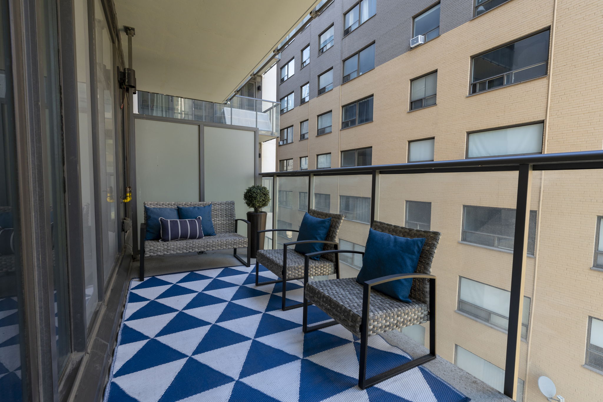 BALCONY 7