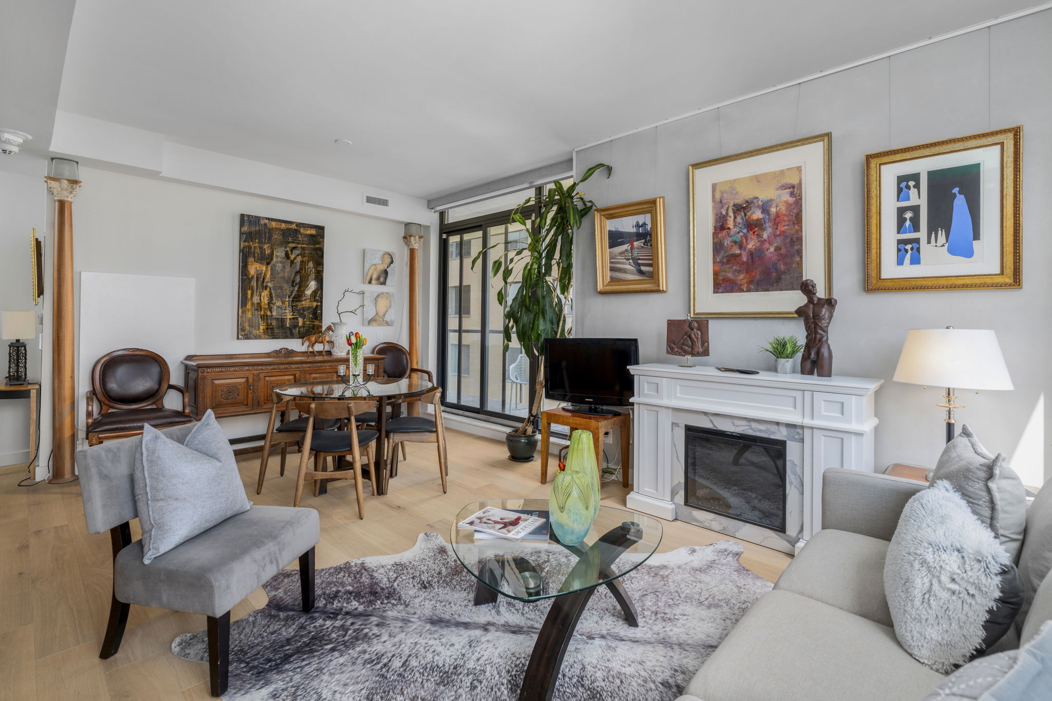 LIVING ROOM 5