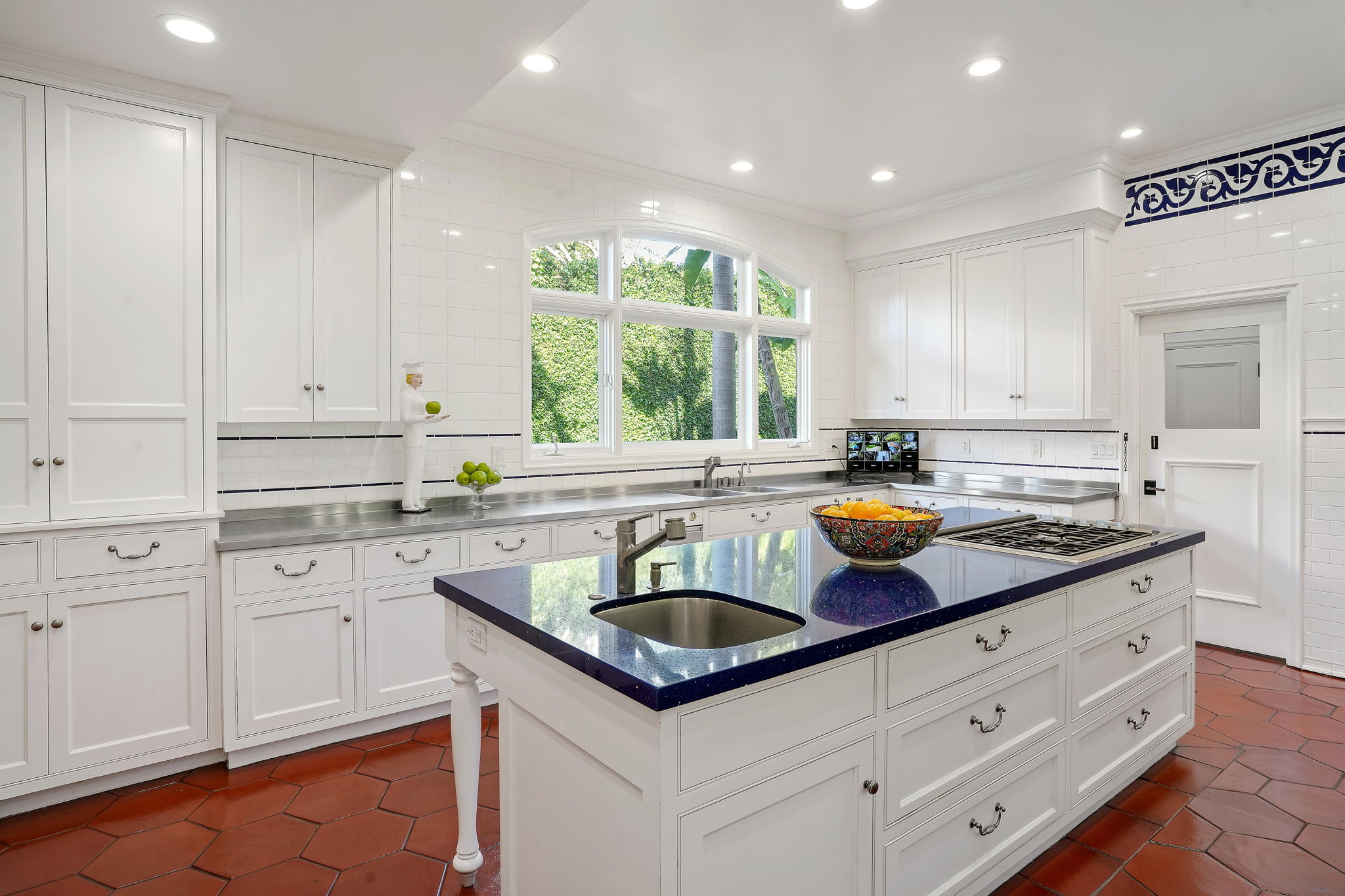 810 N Linden Drive-40