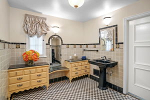 810 N Linden Drive-33