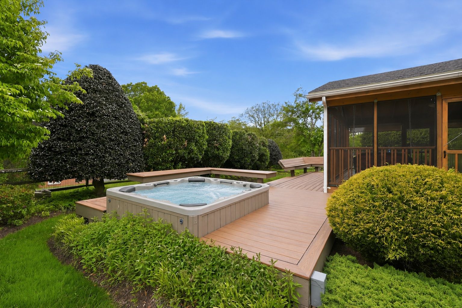 Hot Tub  & Entertainment Area