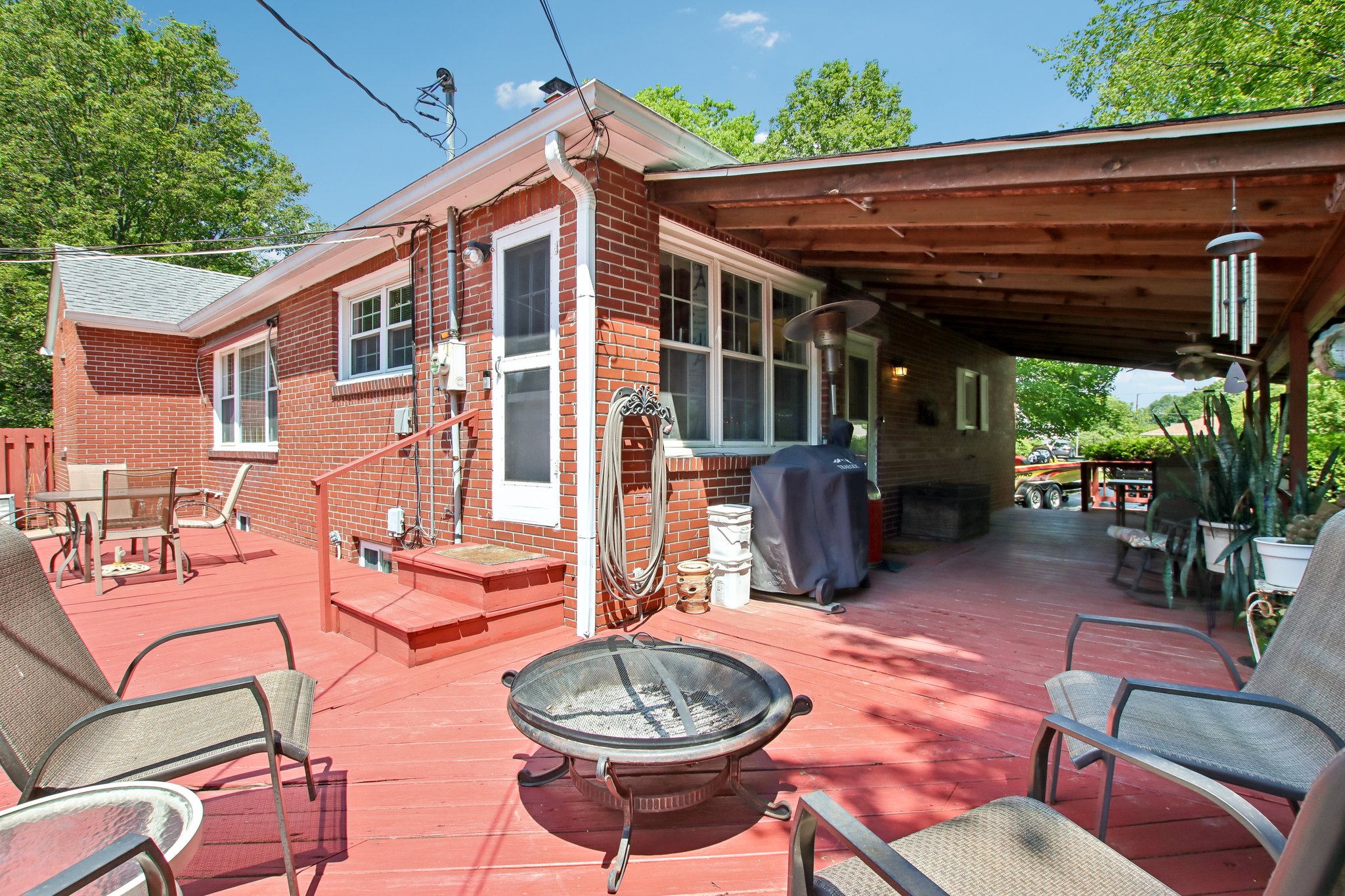 E 10th St-S1805-038.jpg