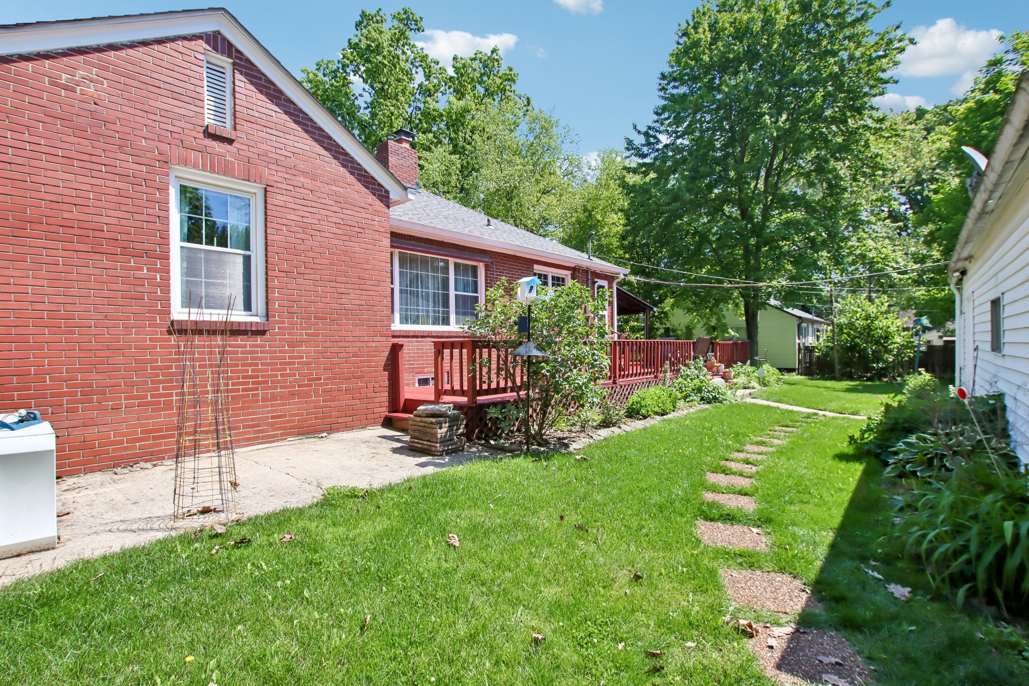 E 10th St-S1805-039.jpg