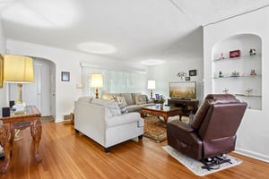 E 10th St-S1805-007.jpg