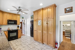 E 10th St-S1805-014.jpg