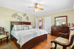 E 10th St-S1805-022.jpg