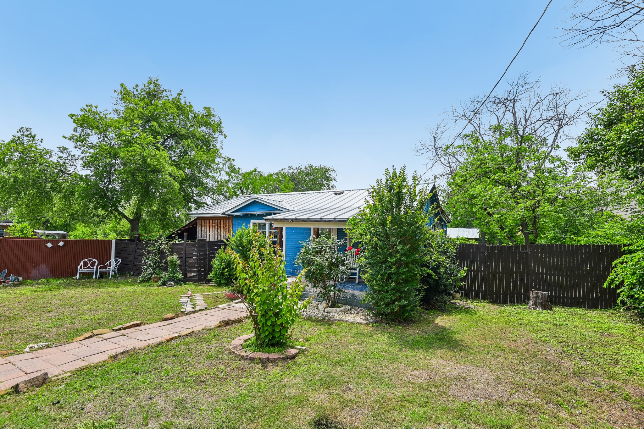Janda Susan Rd-S0605-003.jpg