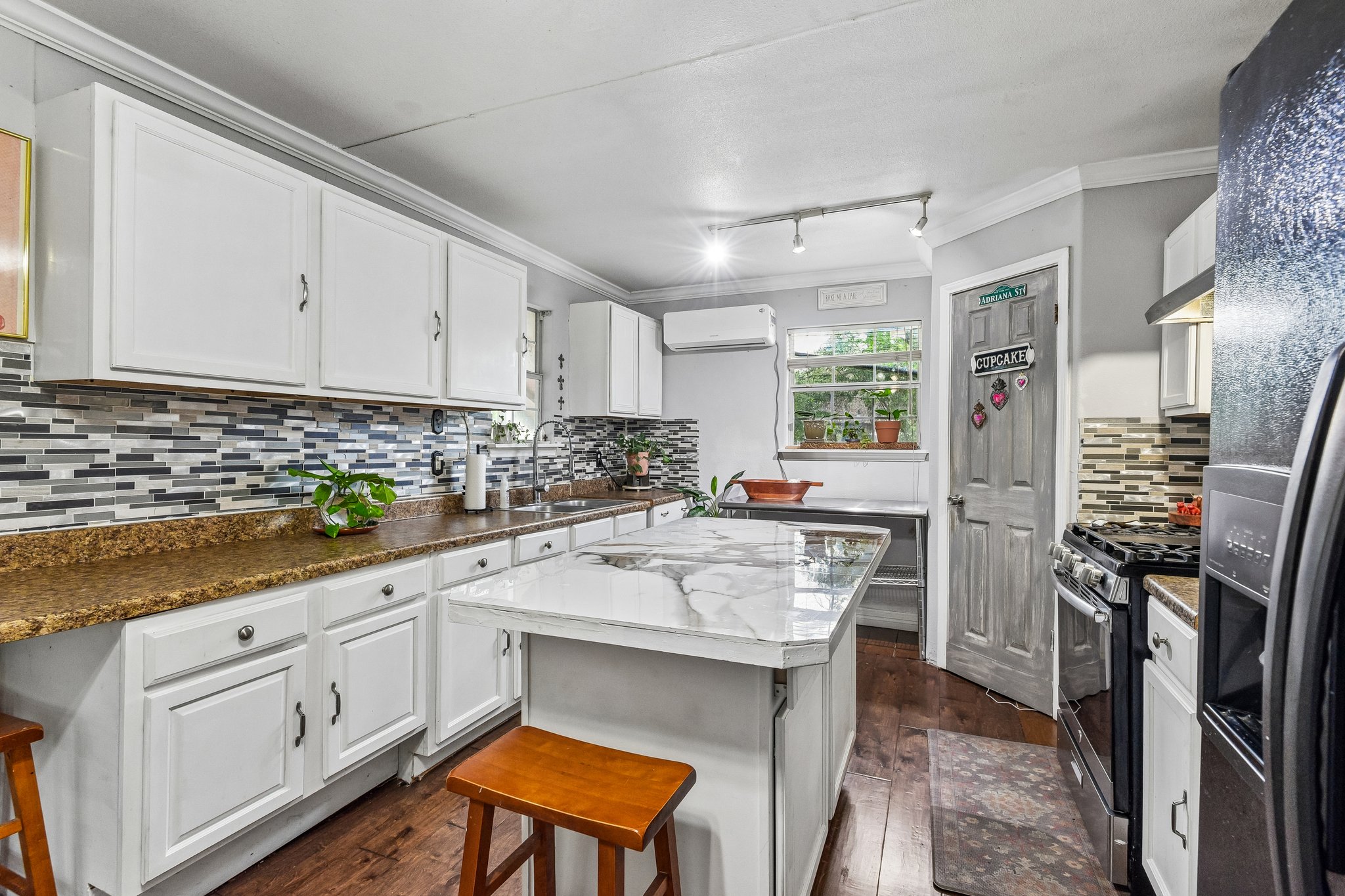 Janda Susan Rd-S0605-021.jpg