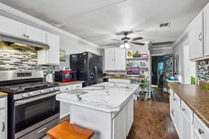 Janda Susan Rd-S0605-023.jpg