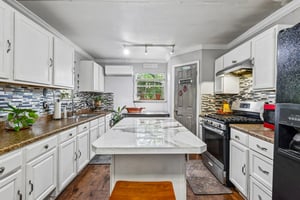 Janda Susan Rd-S0605-024.jpg