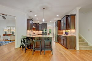Kitchen/Breakfast Bar
