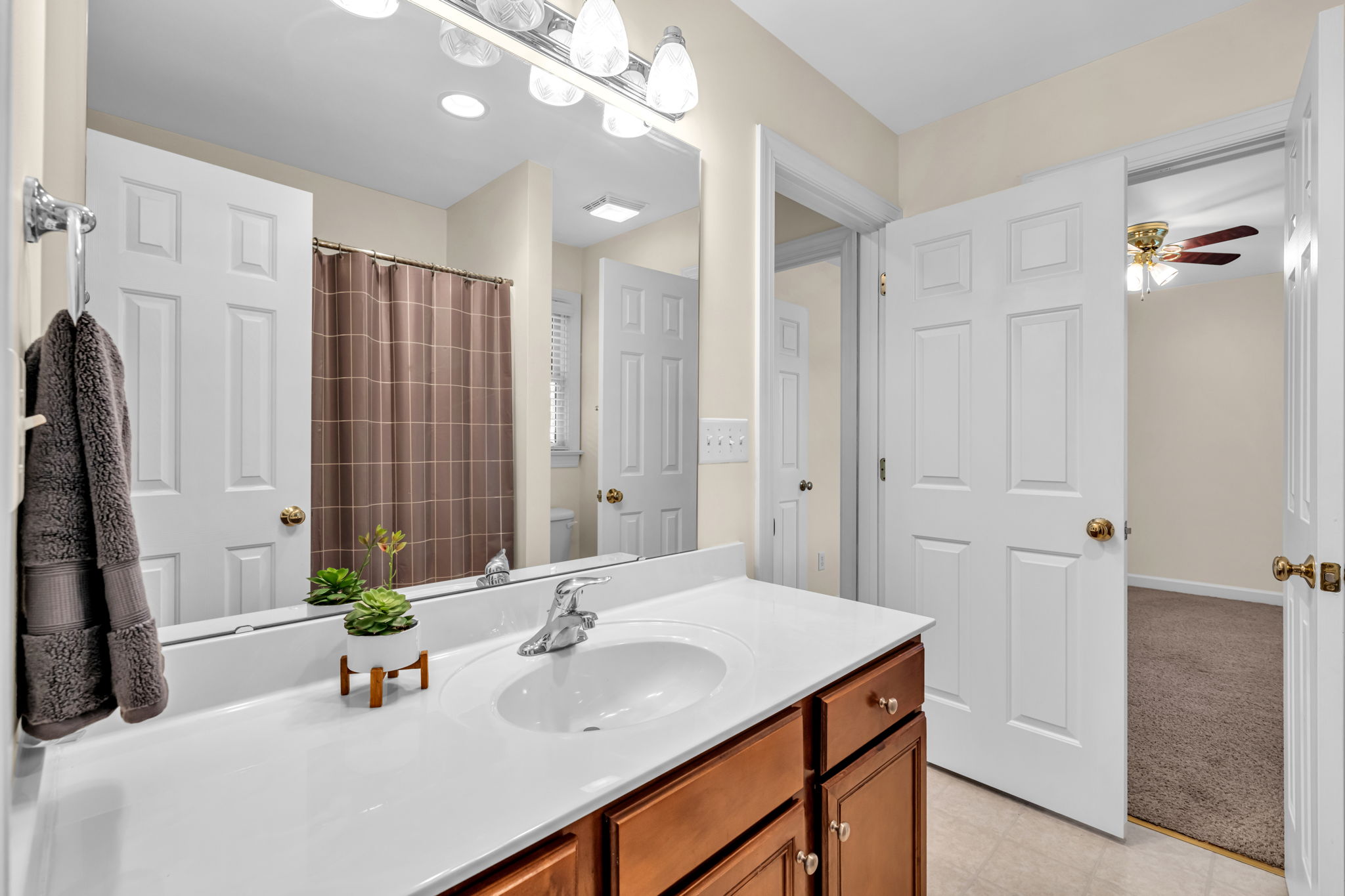 Bath 2 with Tub/ Shower Combo