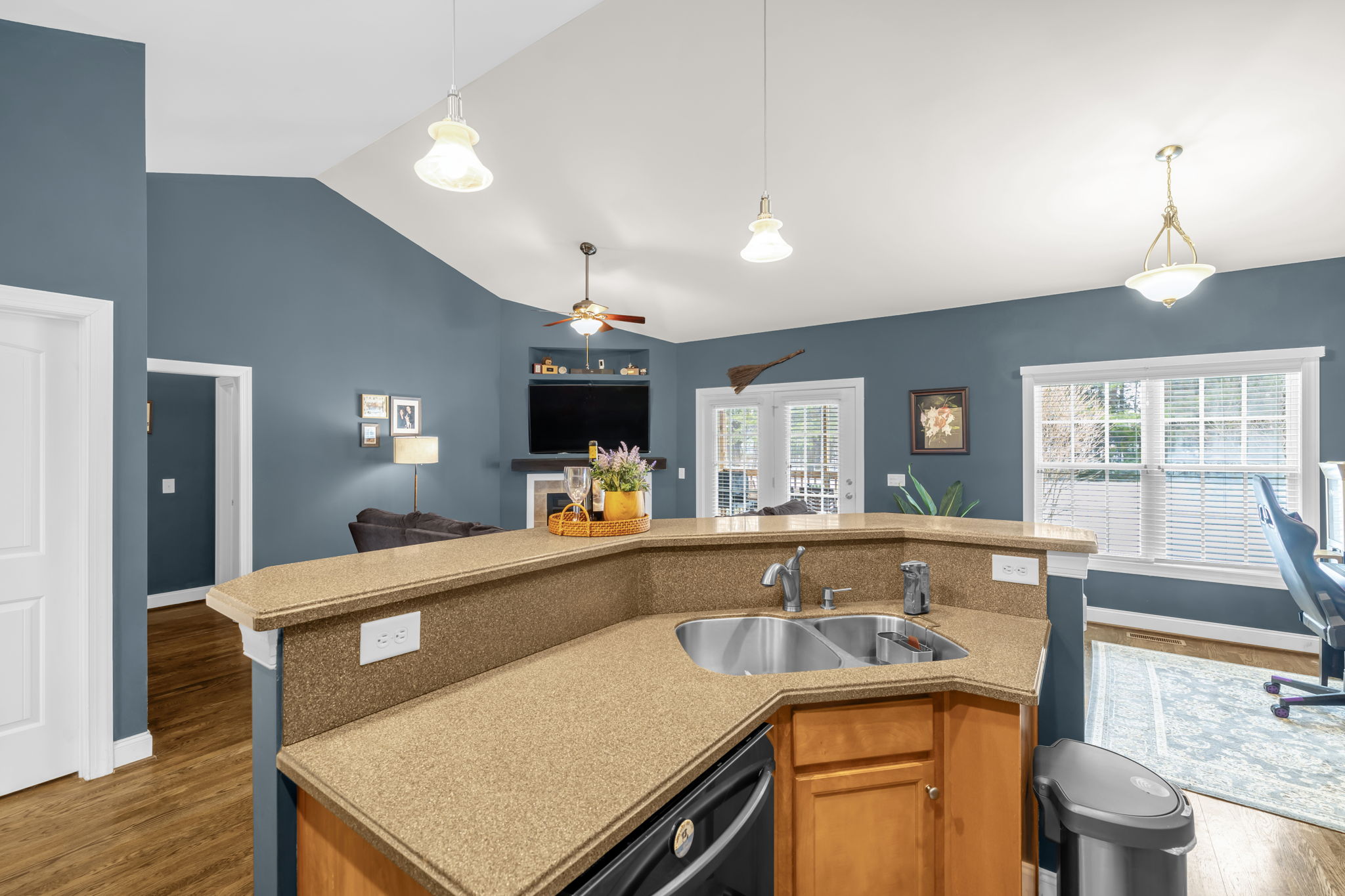 8108 Middleland Dr-13