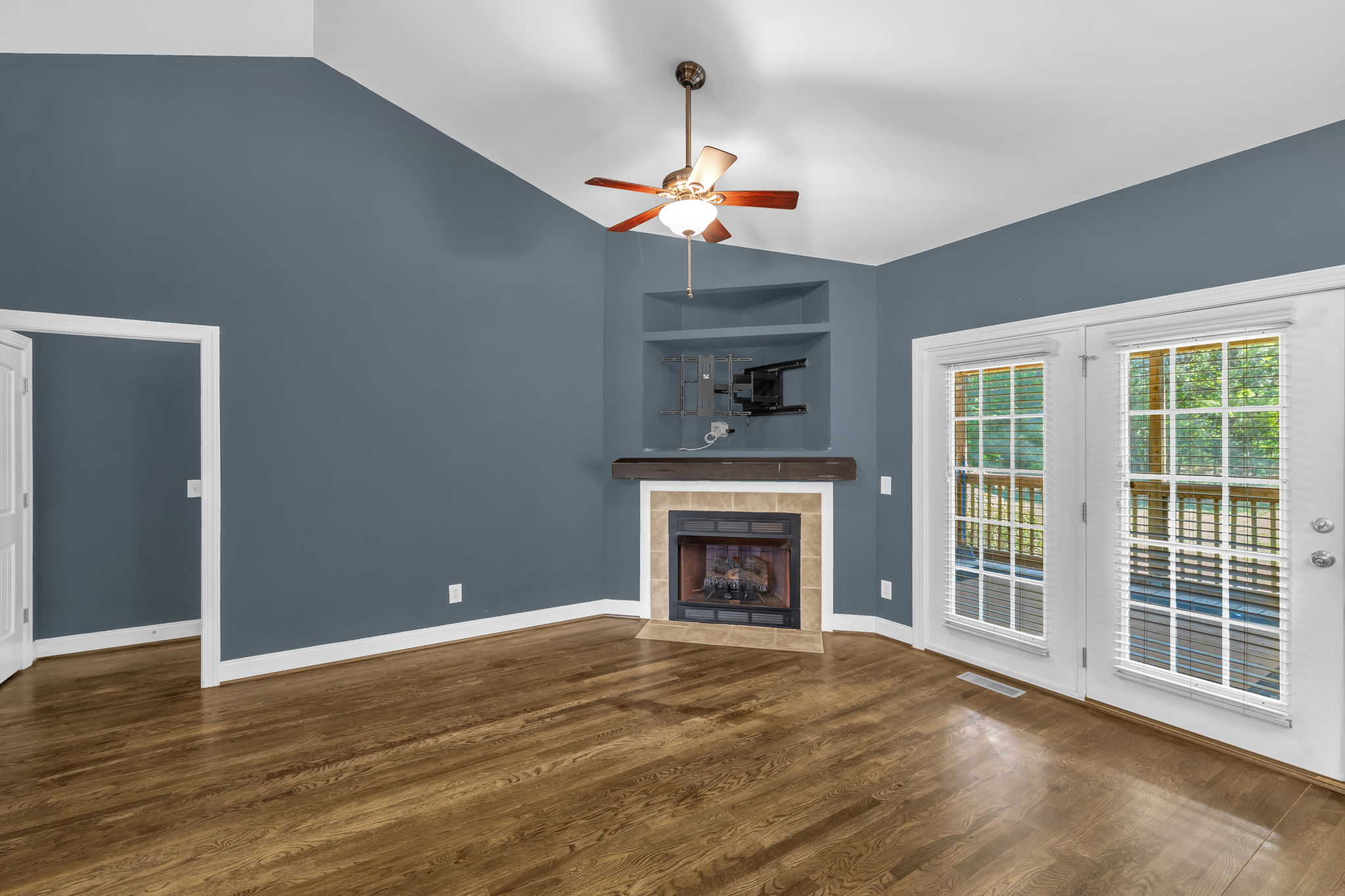 8108 Middleland Dr-13