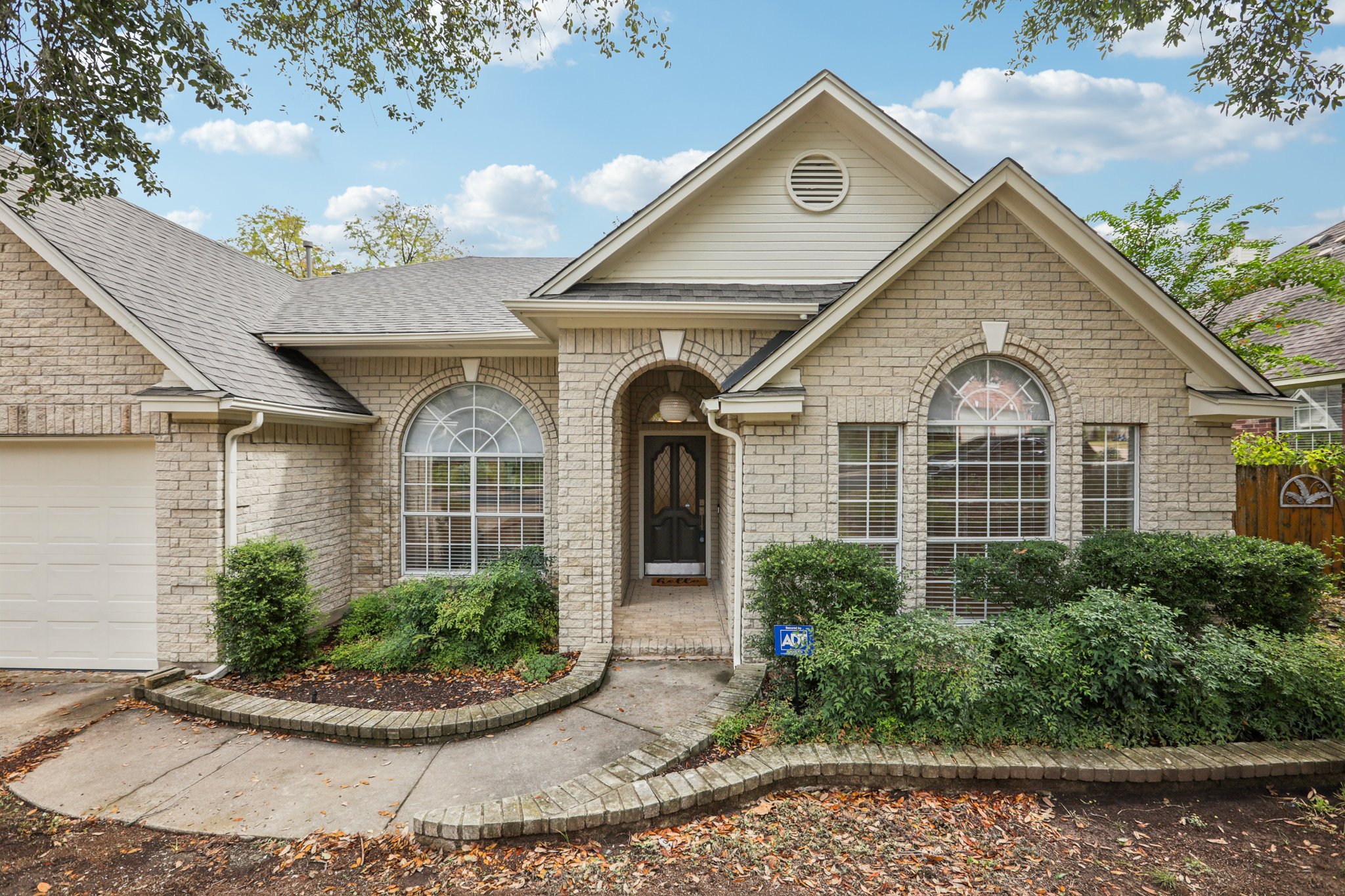 Isaac Pryor Dr-S2710-007.jpg