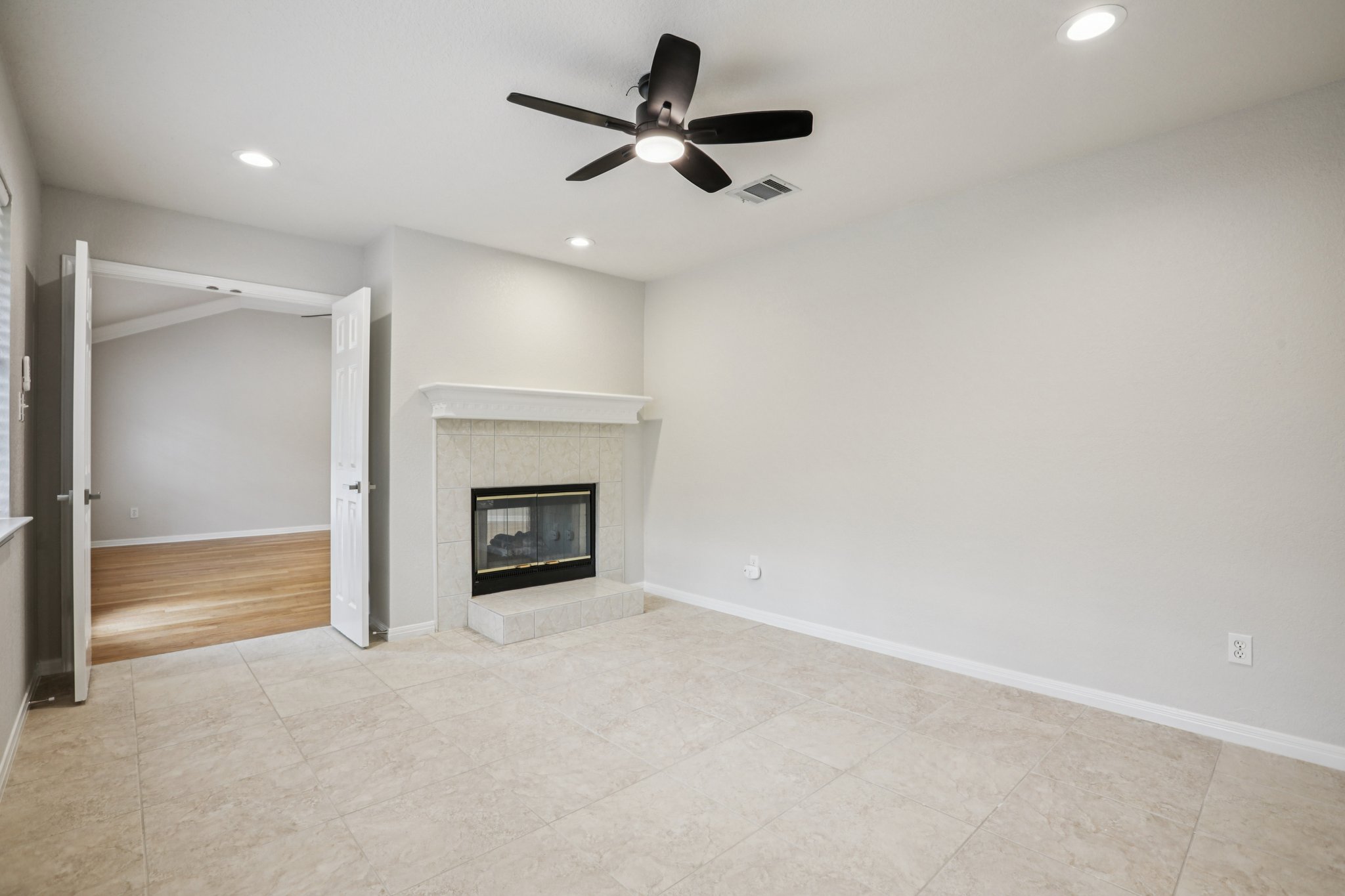 Isaac Pryor Dr-S2710-034.jpg