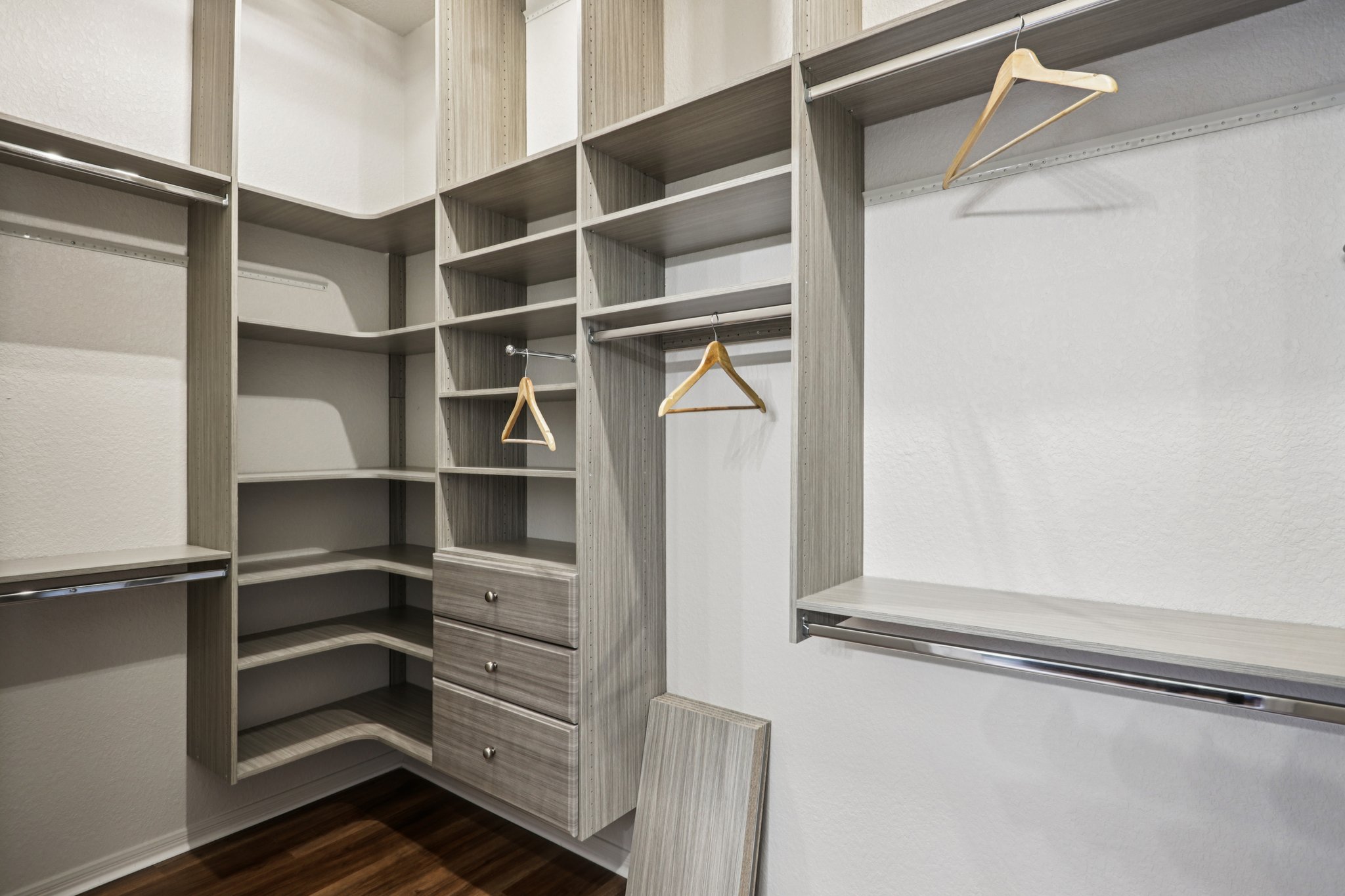 Isaac Pryor Dr-S2710-045.jpg