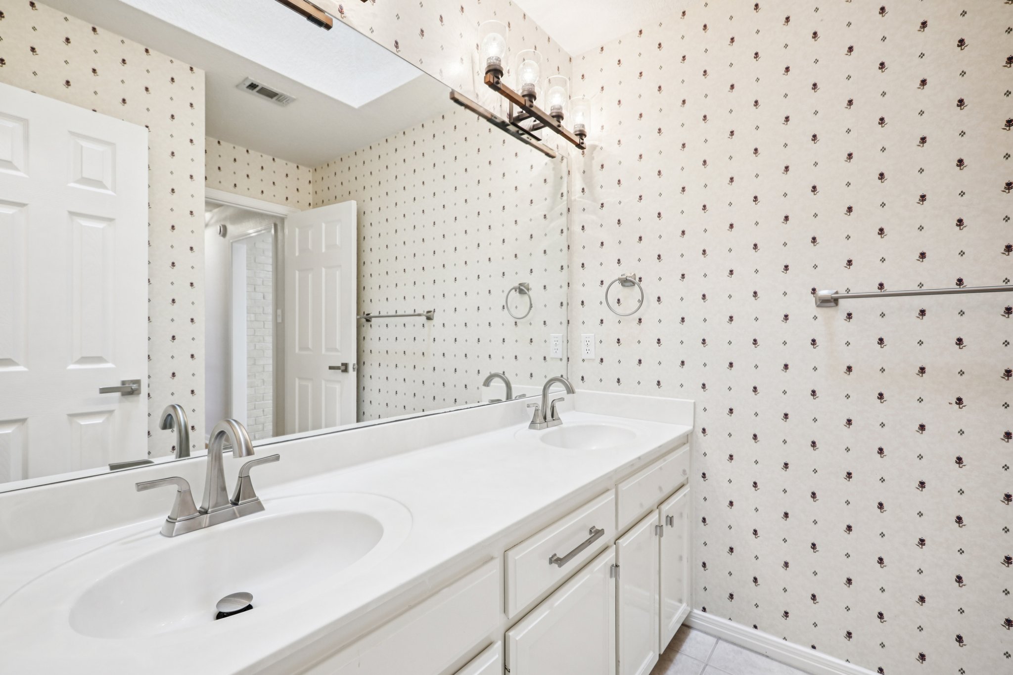 Isaac Pryor Dr-S2710-050.jpg