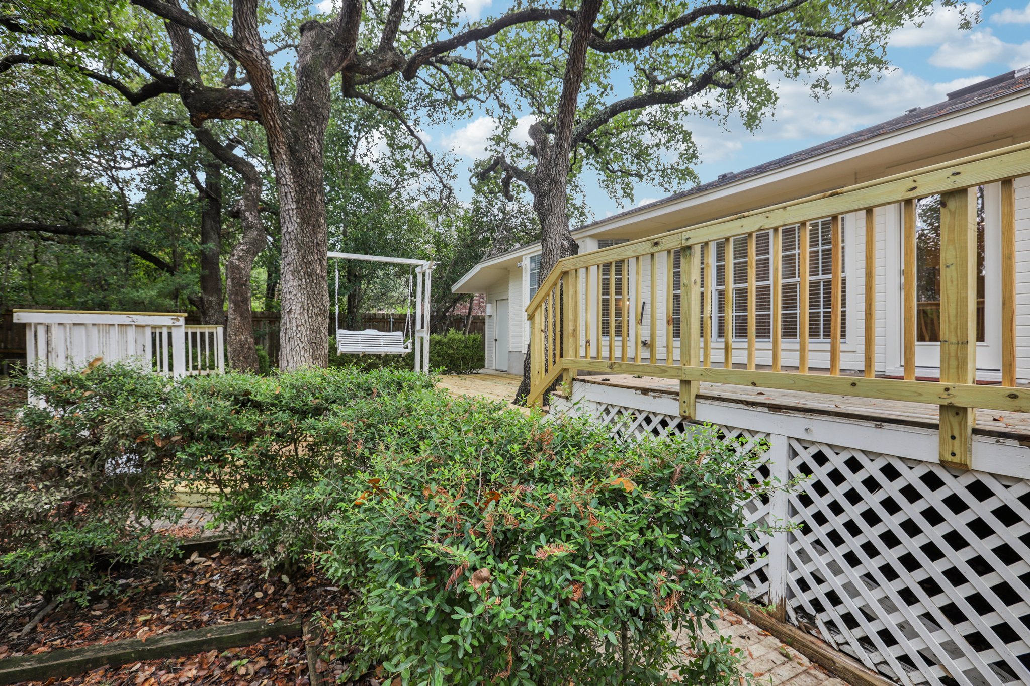 Isaac Pryor Dr-S2710-059.jpg