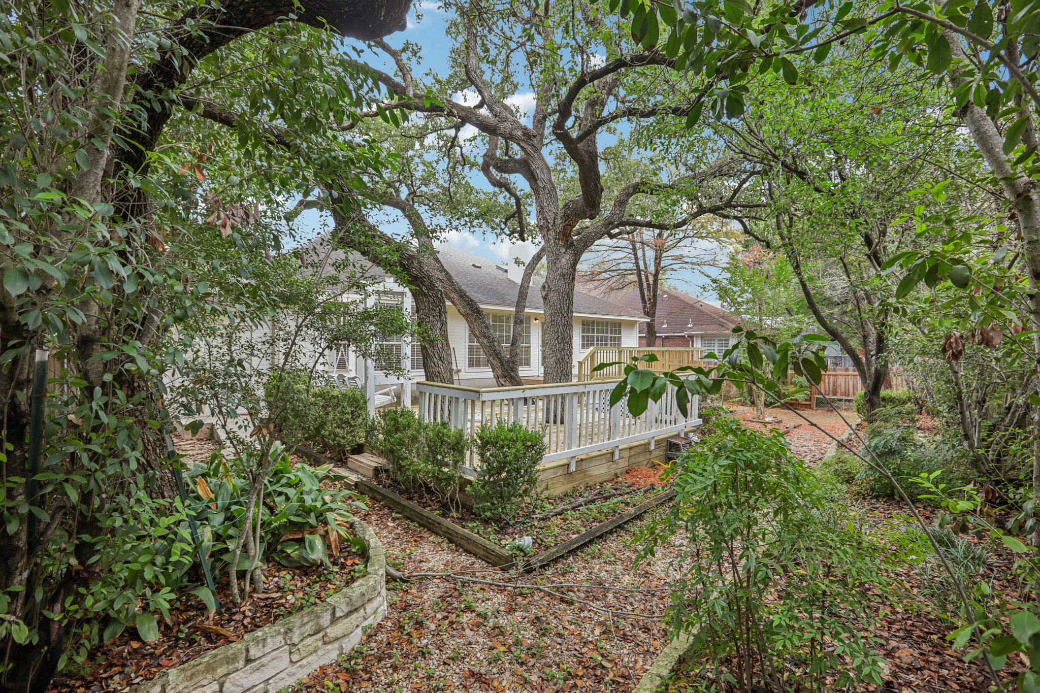 Isaac Pryor Dr-S2710-066.jpg