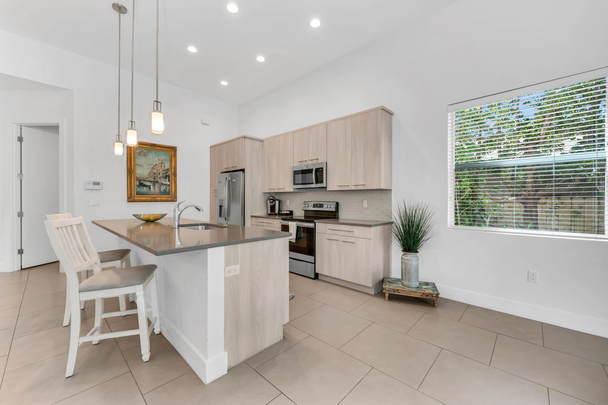 Breakfast Bar - Kitchen 2