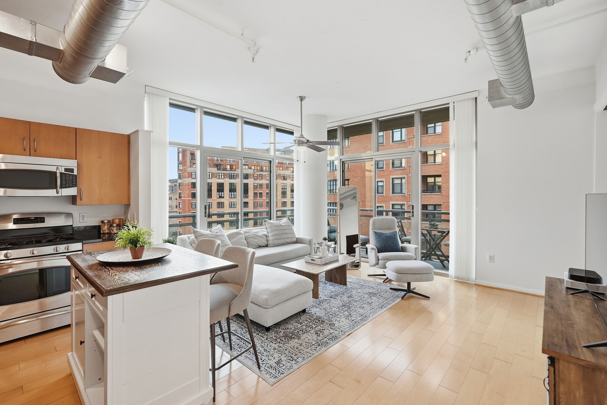 Large Corner Unit with Dramatic Floor to Ceiling Windows