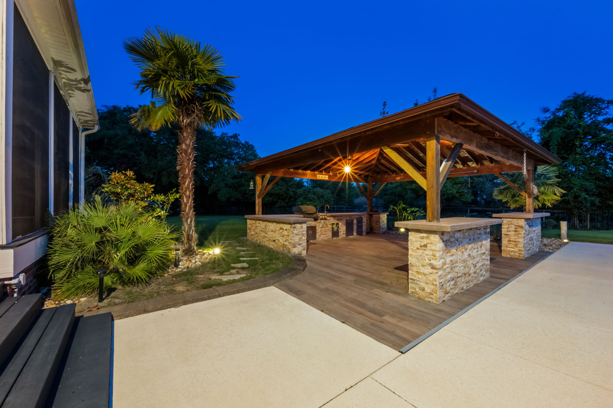 Outdoor Kitchen