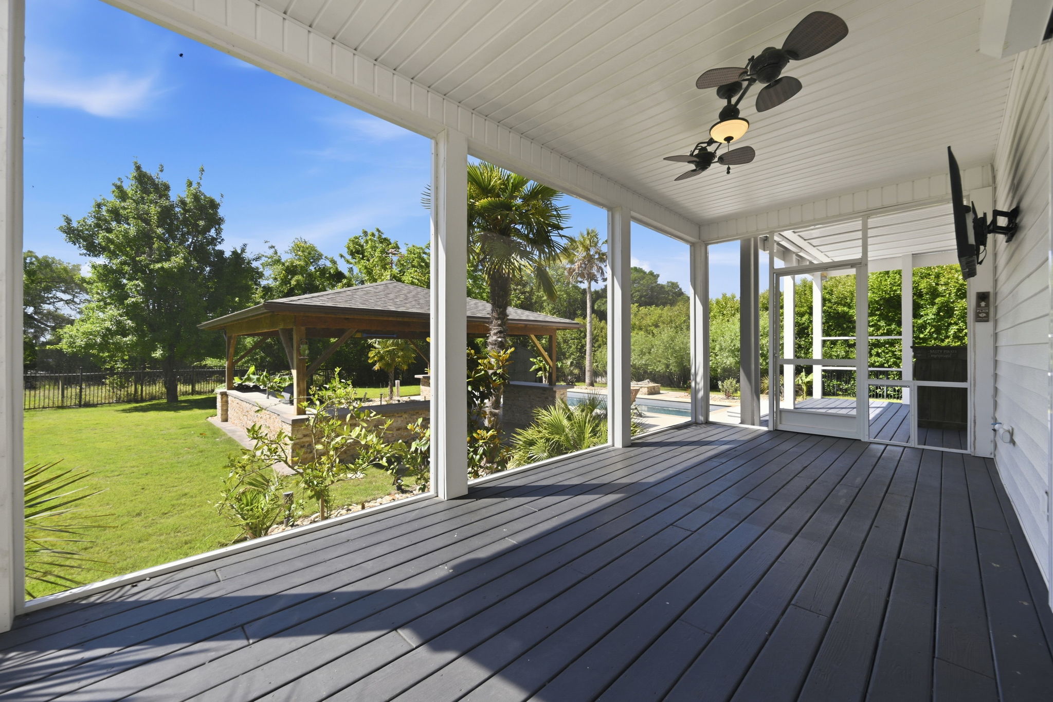 Screened-in Porch
