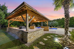 Outdoor Kitchen